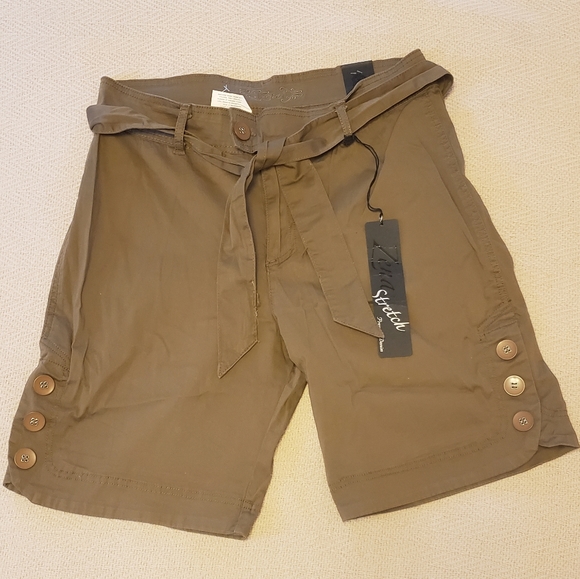 Shorts - Picture 1 of 4